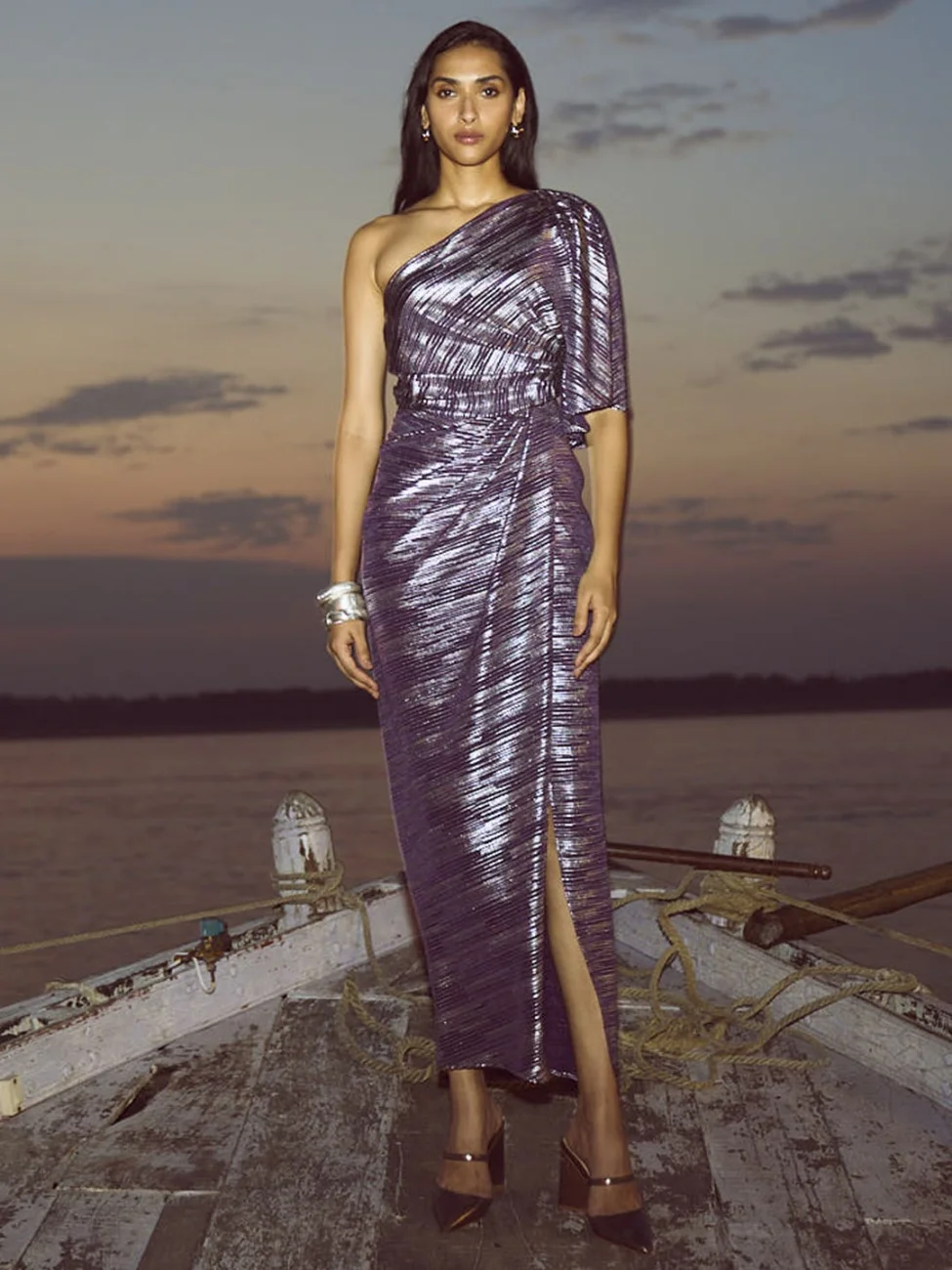 ModaFesta -foil-pleated-dress-single dress-wine